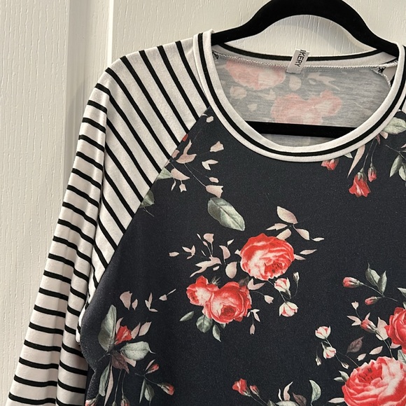 Ceasikery Ragland strip and floral baseball tee, t-shirt, scoop hem, XL - Picture 3 of 8